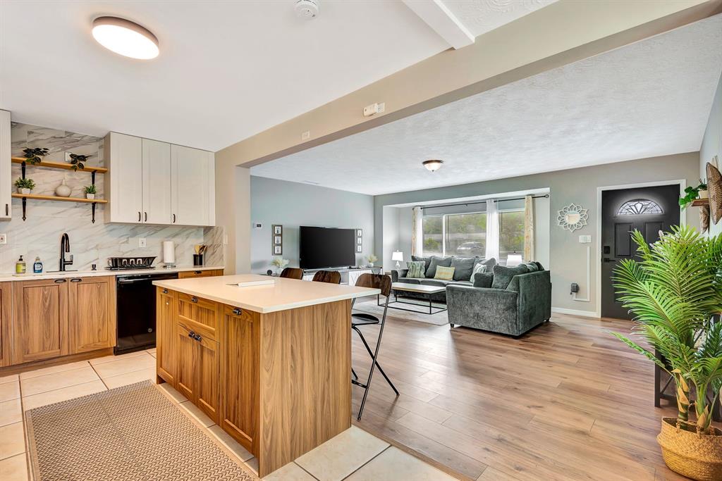 2127 LEE LANE