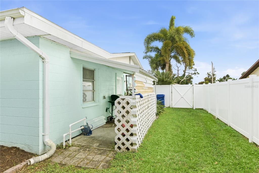 2165 LAKEWOOD DRIVE