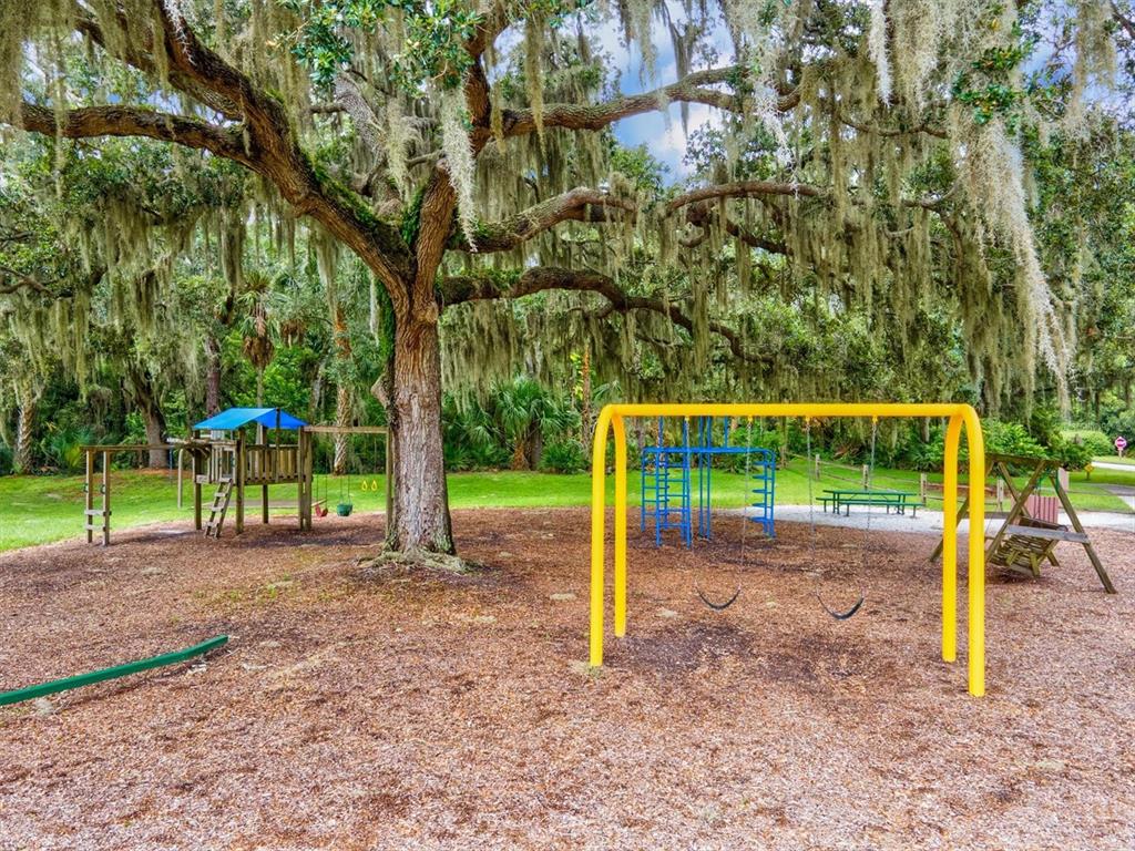 2453 CRISPIN COURT UNIT F4