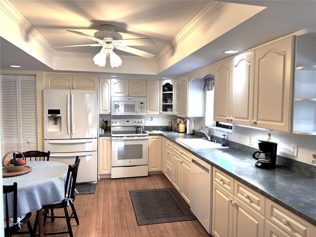 229 LAUREL HOLLOW DRIVE UNIT 8
