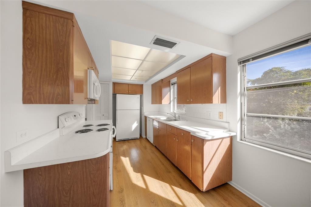 2507 BENEVA ROAD UNIT 10