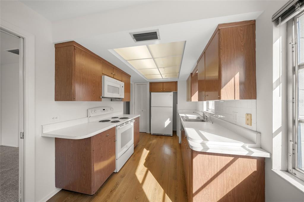 2507 BENEVA ROAD UNIT 10