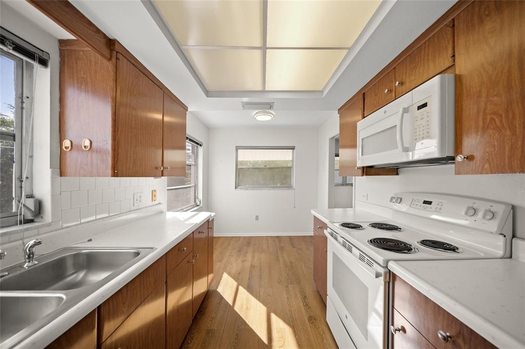2507 BENEVA ROAD UNIT 10