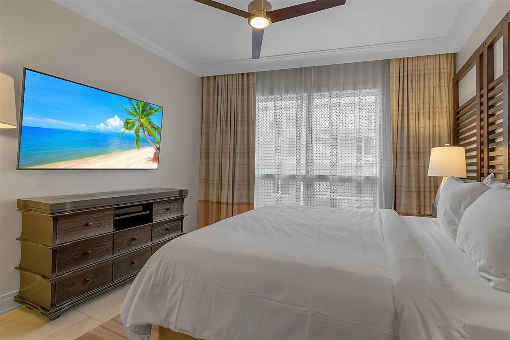 915 SEASIDE DRIVE UNIT 410, We
