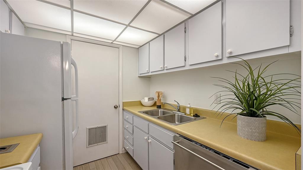3201 BENEVA ROAD UNIT 204
