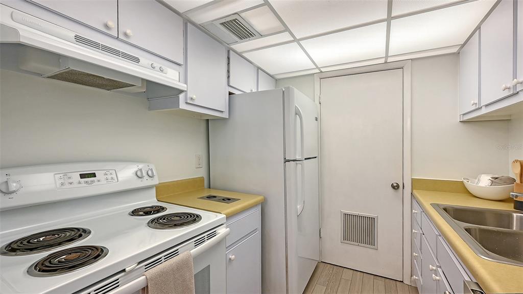 3201 BENEVA ROAD UNIT 204