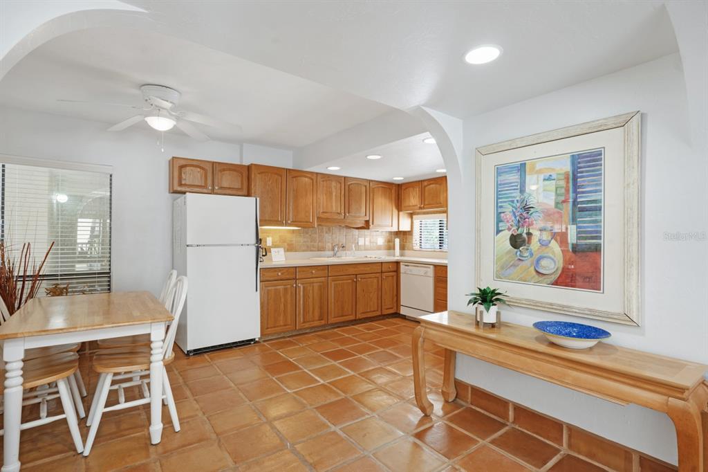 6157 MIDNIGHT PASS ROAD UNIT E
