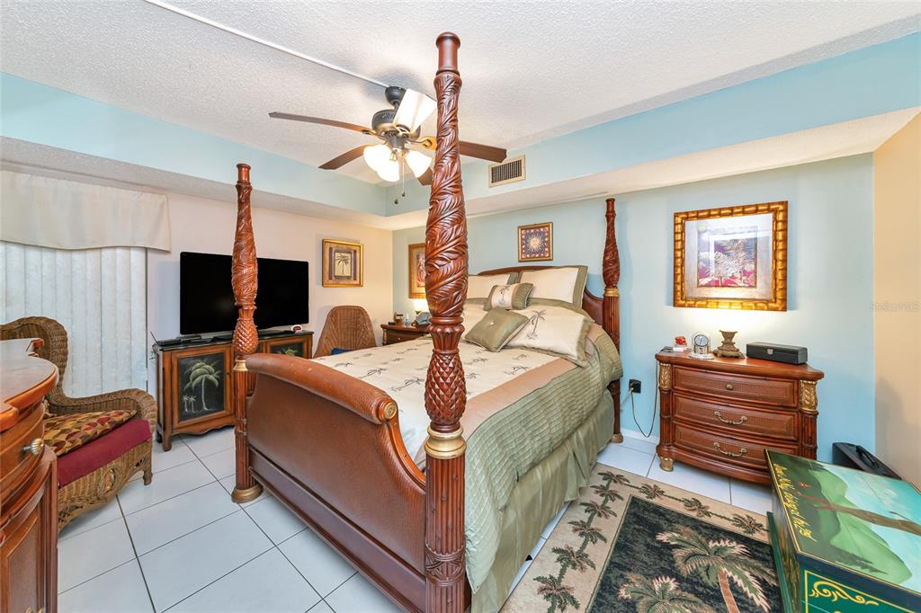 2657 WOODGATE LANE UNIT E4