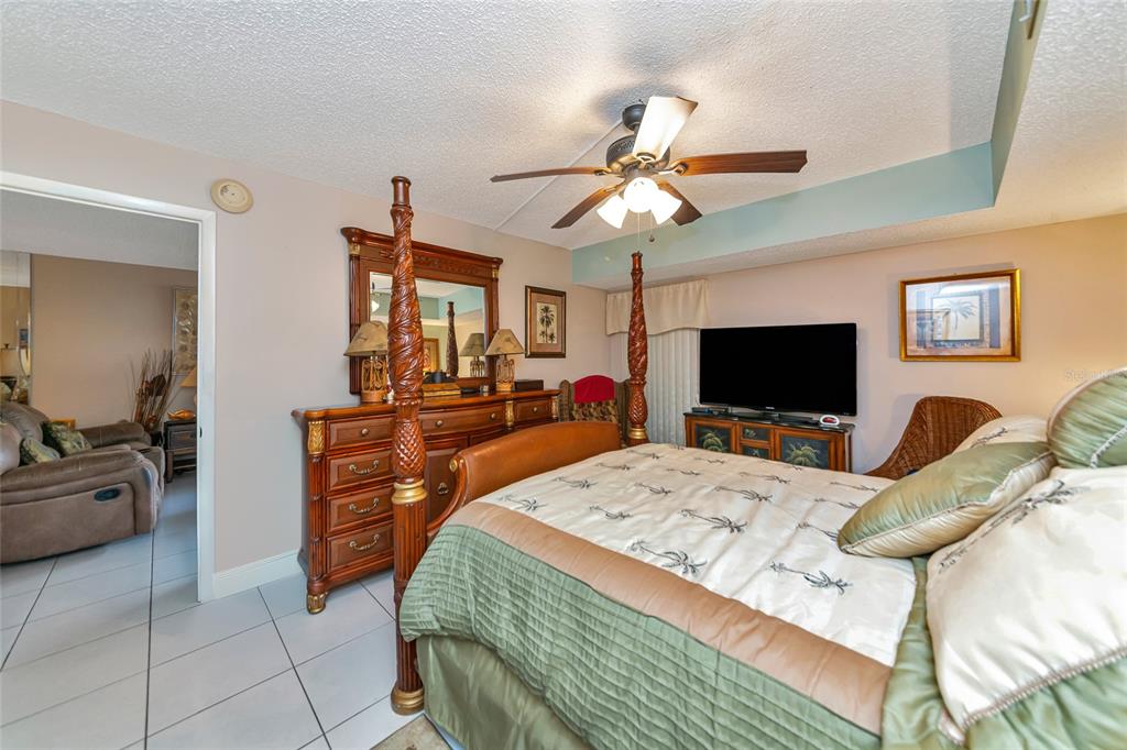 2657 WOODGATE LANE UNIT E4