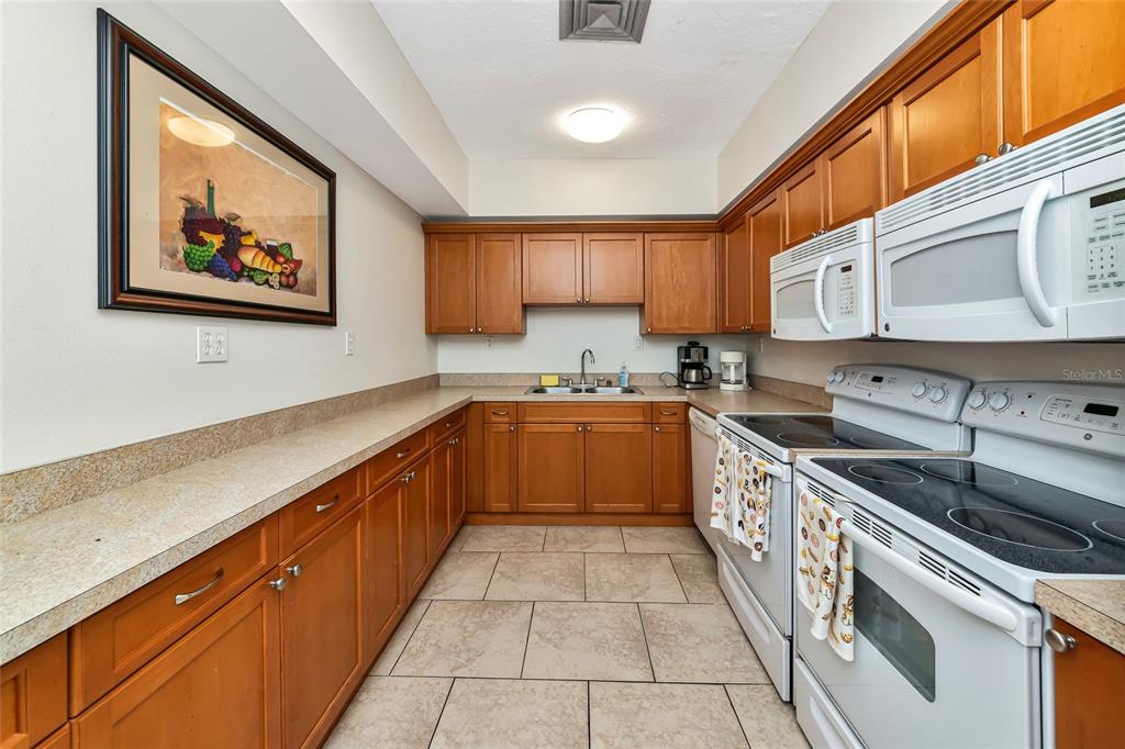 2657 WOODGATE LANE UNIT E4