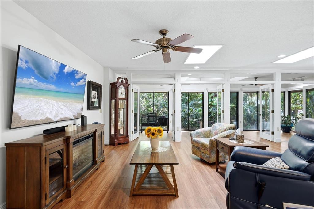 3351 THORNWOOD ROAD UNIT 3351