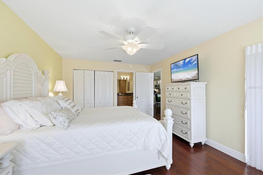 5186 LAKE VILLAGE DRIVE UNIT 9