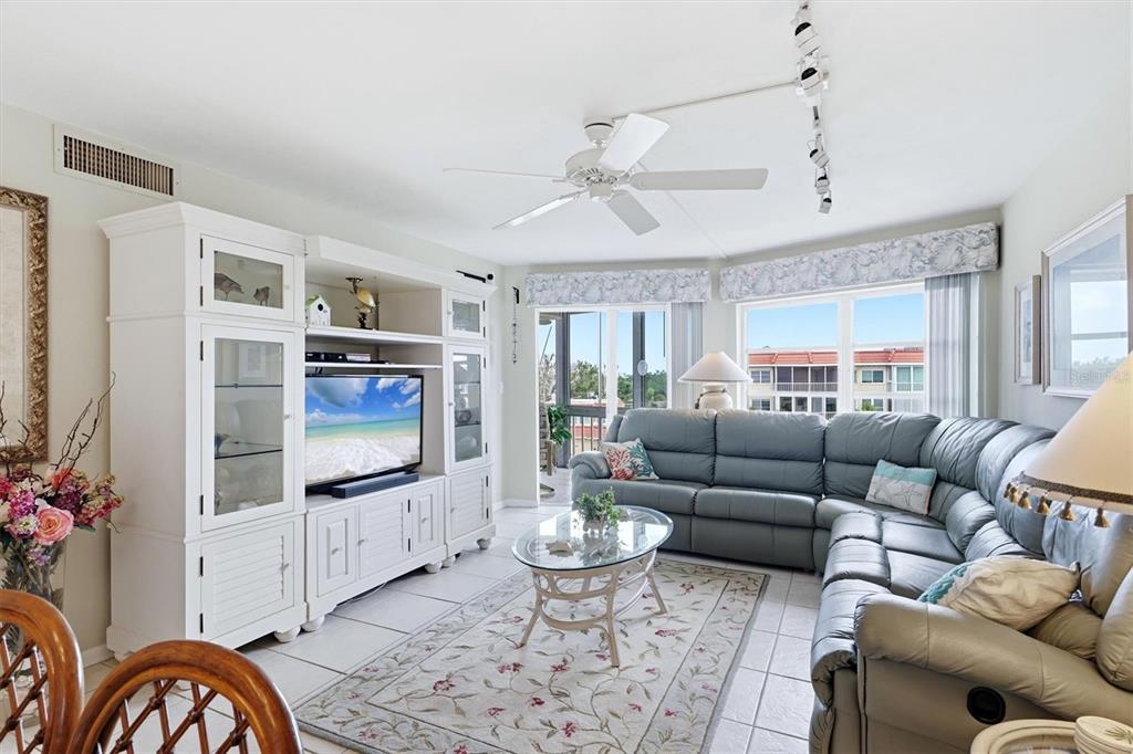 1215 S PORTOFINO DRIVE UNIT 40
