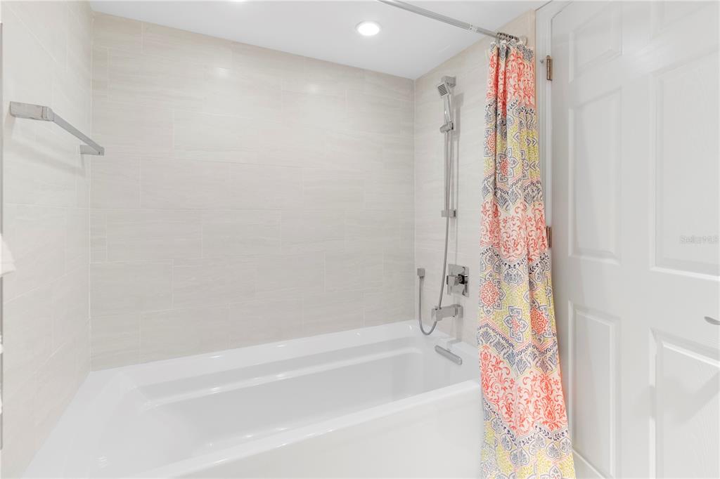 9320 CLUBSIDE CIRCLE UNIT 2201