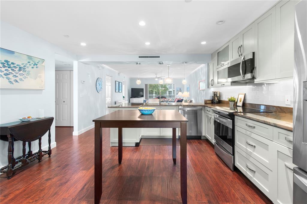 9320 CLUBSIDE CIRCLE UNIT 2201