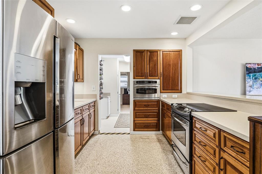 2747 JEFFERSON CIRCLE