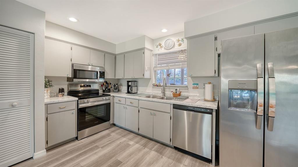 2902 CAPTIVA GARDENS DRIVE UNI