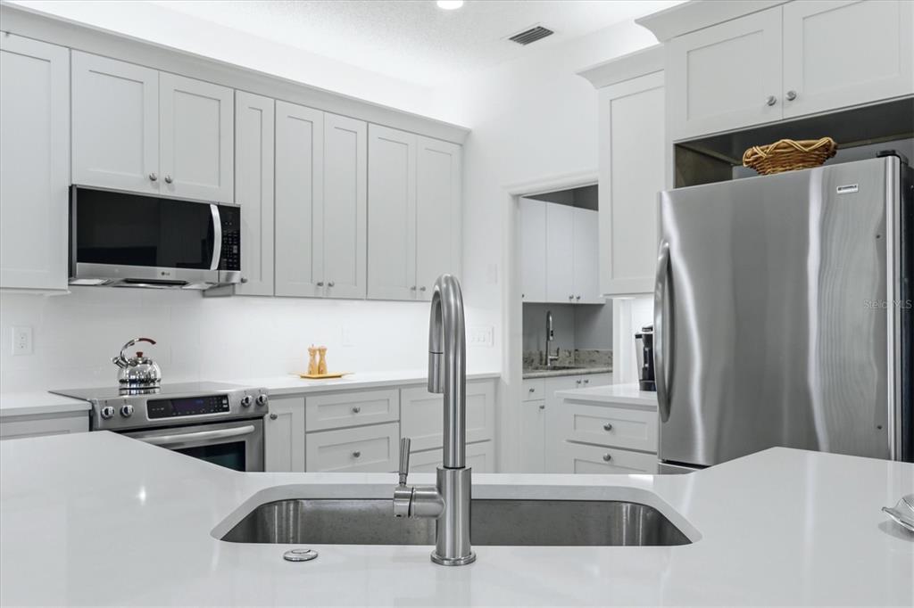 216 CARRIAGE HOUSE LANE UNIT 2