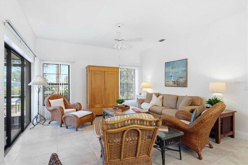 216 CARRIAGE HOUSE LANE UNIT 2
