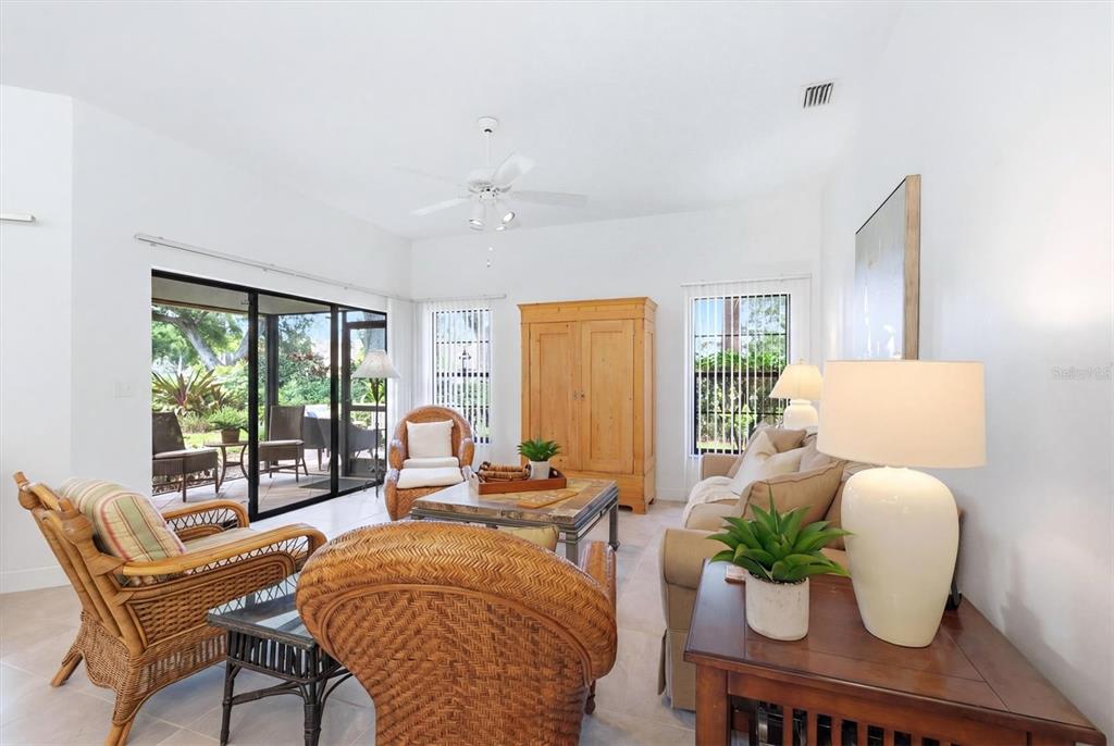 216 CARRIAGE HOUSE LANE UNIT 2