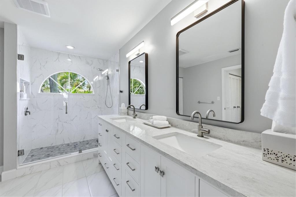 216 CARRIAGE HOUSE LANE UNIT 2