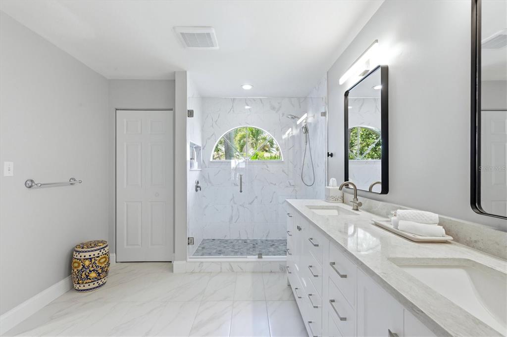 216 CARRIAGE HOUSE LANE UNIT 2
