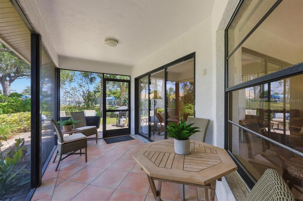 216 CARRIAGE HOUSE LANE UNIT 2