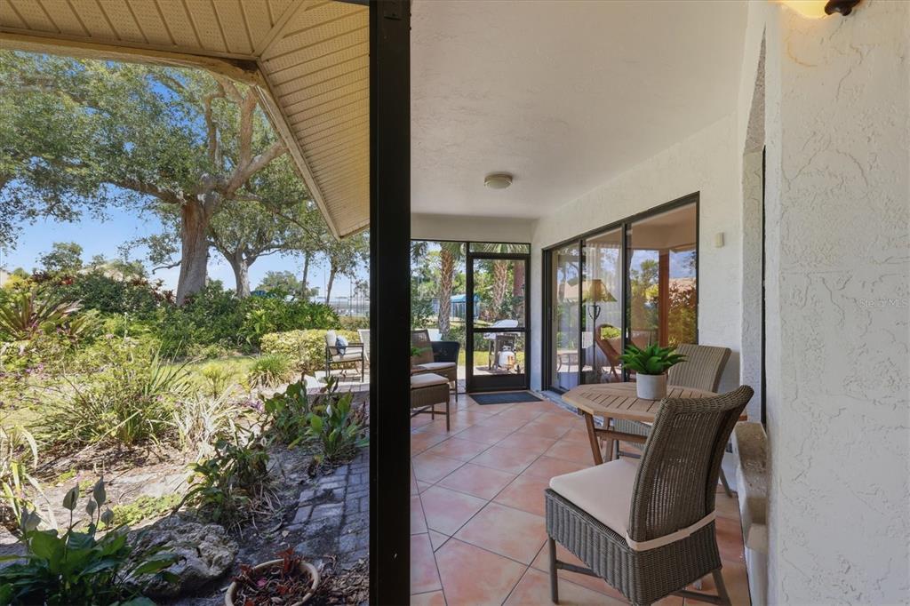 216 CARRIAGE HOUSE LANE UNIT 2