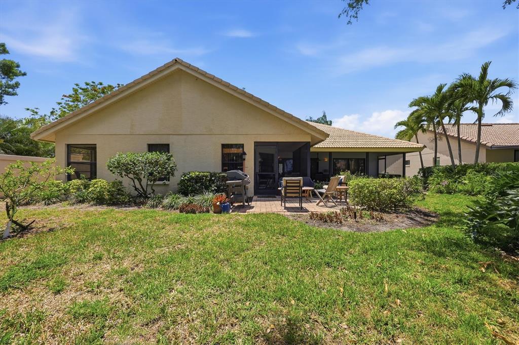 216 CARRIAGE HOUSE LANE UNIT 2