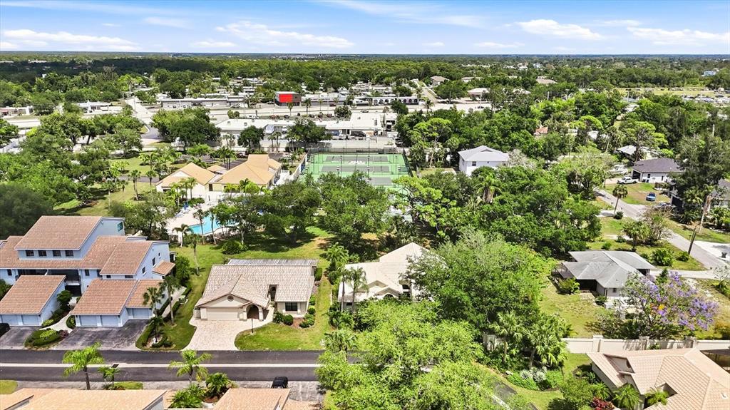 216 CARRIAGE HOUSE LANE UNIT 2