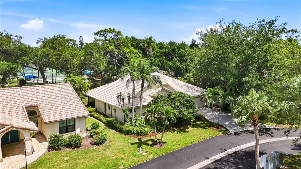 216 CARRIAGE HOUSE LANE UNIT 2