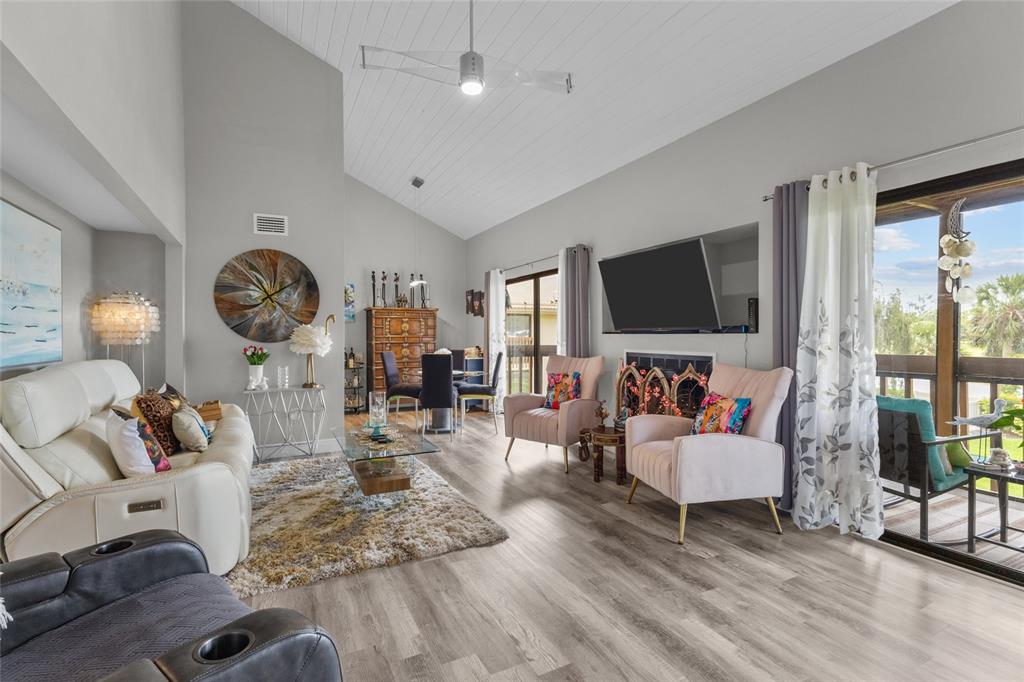 3037 WILLOW GREEN DRIVE UNIT 1