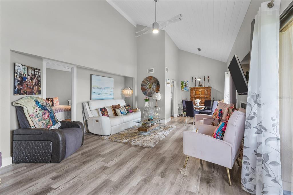 3037 WILLOW GREEN DRIVE UNIT 1