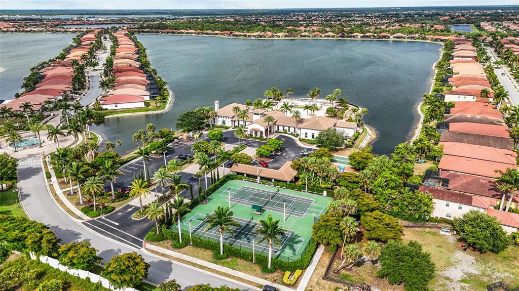 352 TOSCAVILLA BOULEVARD