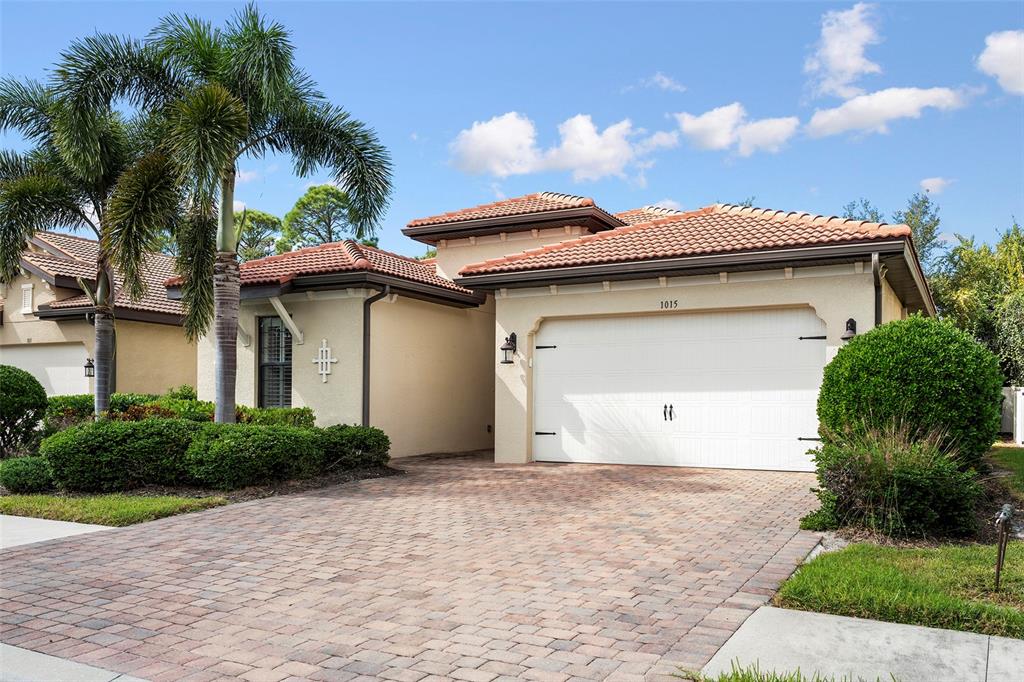 1015 BLUFFWOOD DRIVE