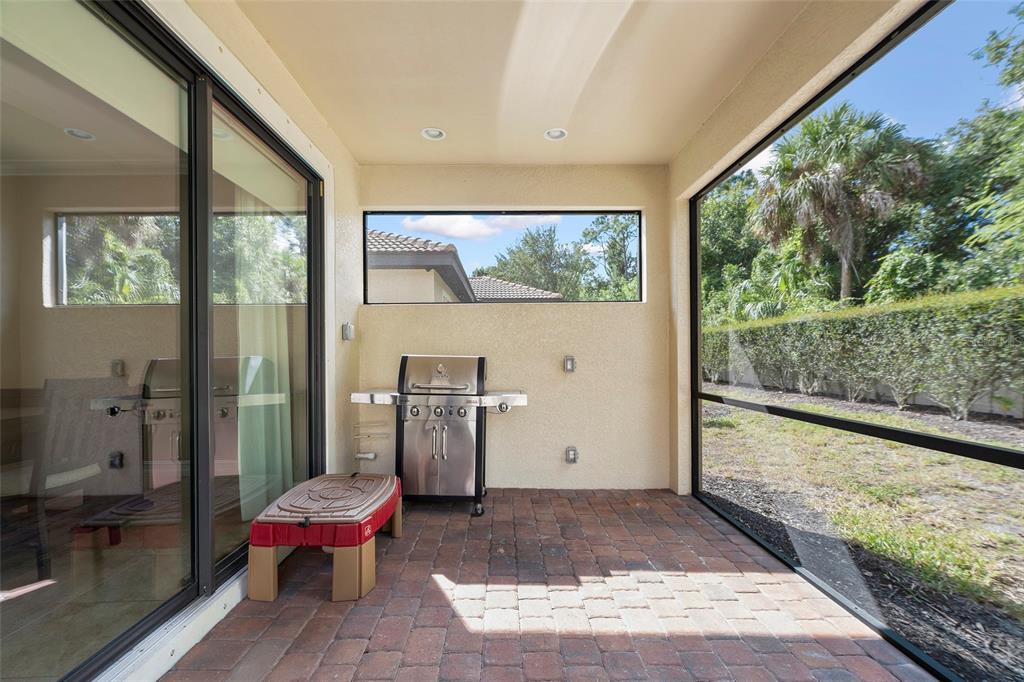 1015 BLUFFWOOD DRIVE