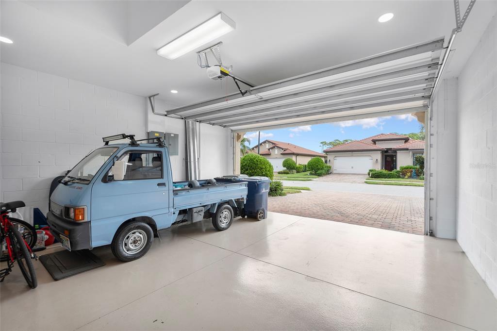 1015 BLUFFWOOD DRIVE