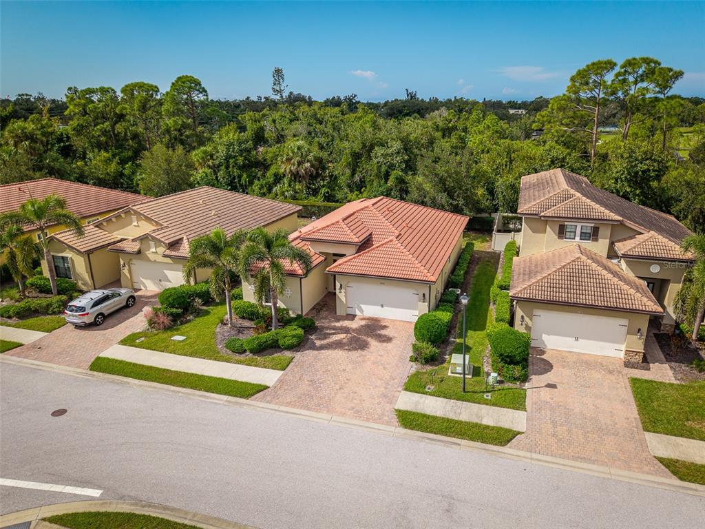 1015 BLUFFWOOD DRIVE