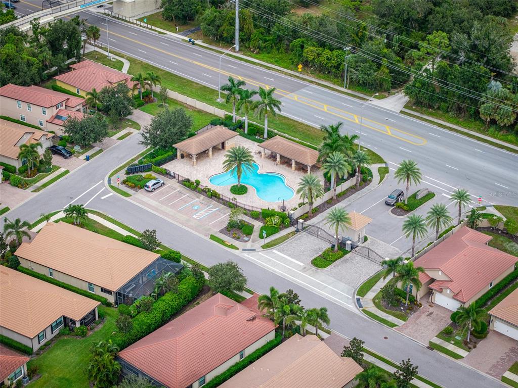 1015 BLUFFWOOD DRIVE