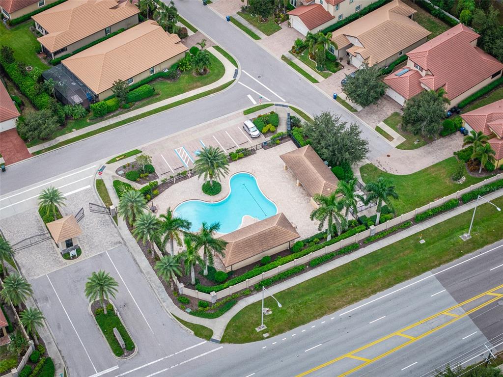 1015 BLUFFWOOD DRIVE