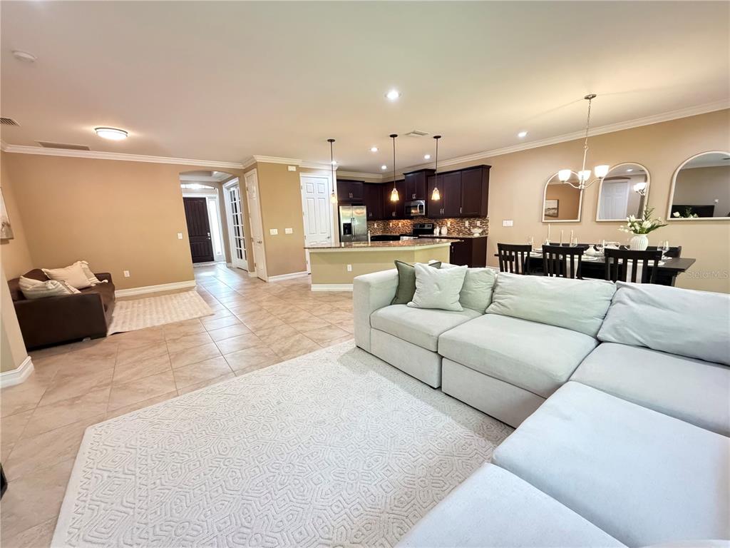 1015 BLUFFWOOD DRIVE