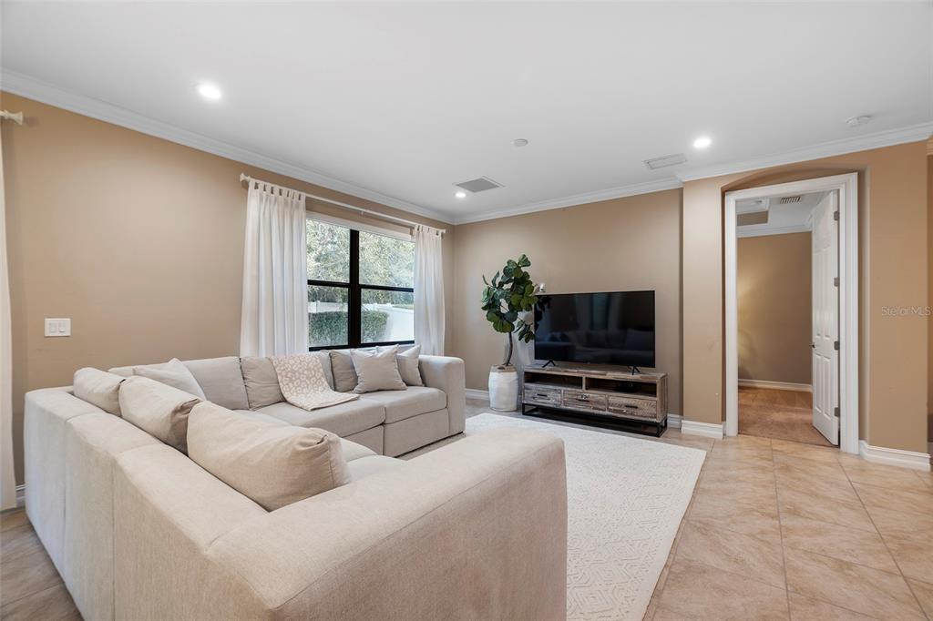 1015 BLUFFWOOD DRIVE