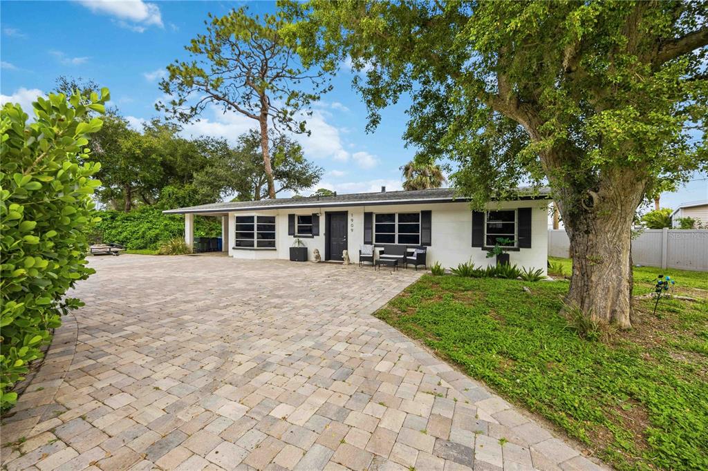 1909 BUCCANEER DRIVE