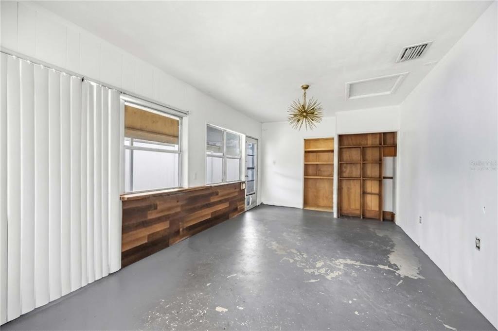 1909 BUCCANEER DRIVE