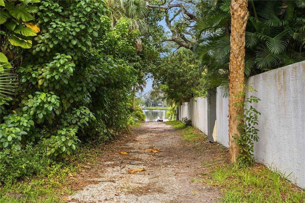 1909 BUCCANEER DRIVE