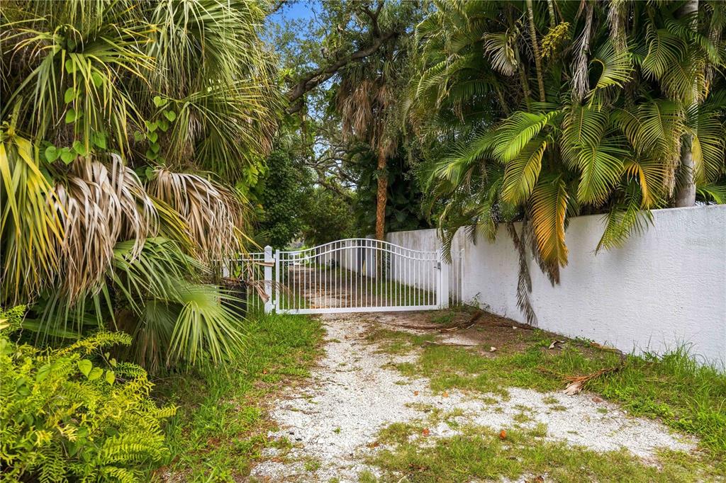 1909 BUCCANEER DRIVE