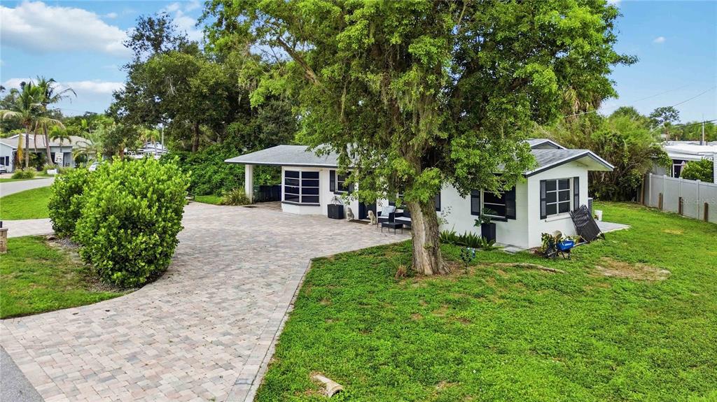 1909 BUCCANEER DRIVE