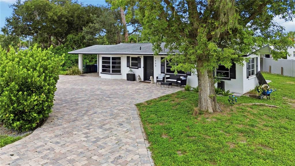 1909 BUCCANEER DRIVE