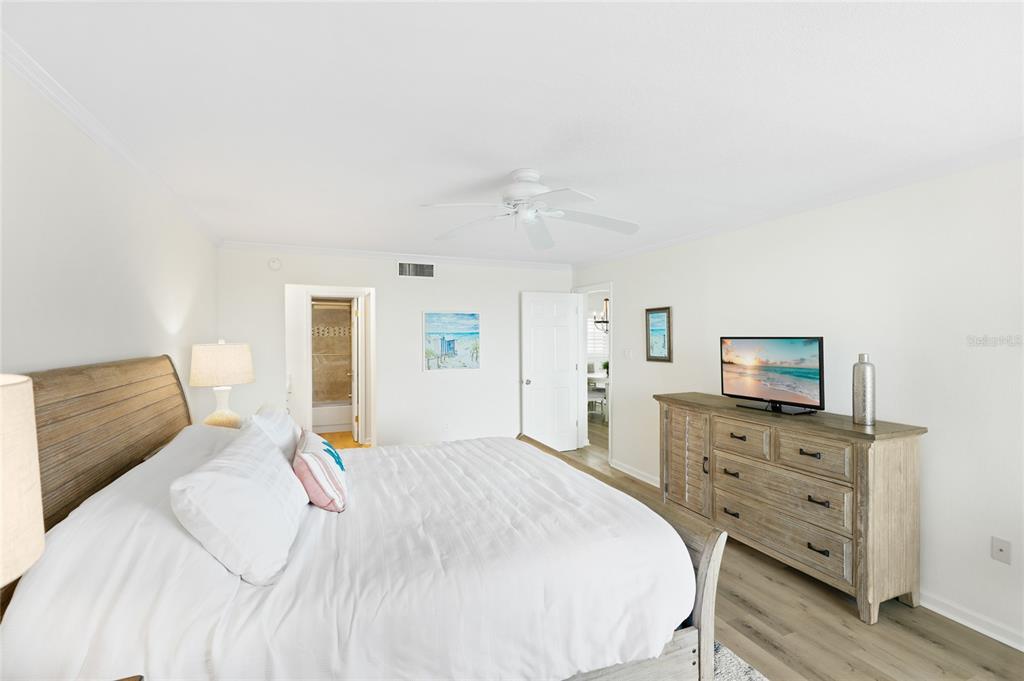 3240 GULF OF MEXICO DRIVE UNIT