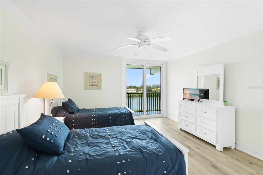 3240 GULF OF MEXICO DRIVE UNIT